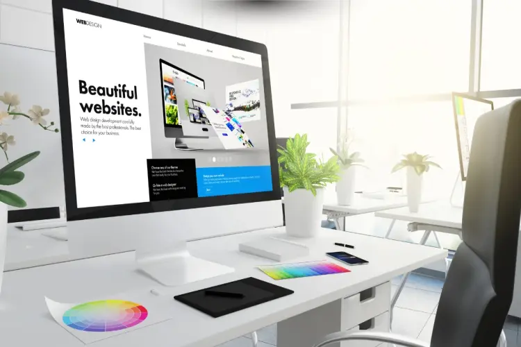 Site freelancer si studio creativ cu portofoliu si formular brief structurat